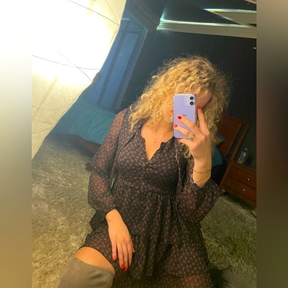 Dress - Picture 6 of 7